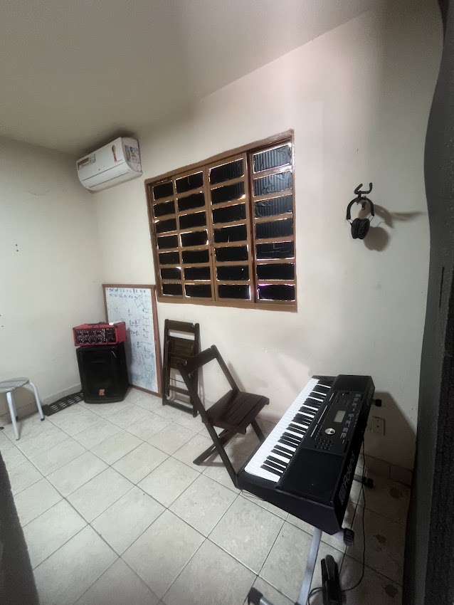 Sala de teclado da sede atual da escola